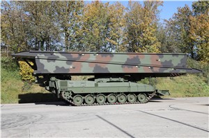 Roll-out of the 1st Norwegian Leopard 2 bridge Layer LEGUAN at KMW